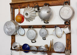 What To Look For In Vintage Kitchenware 